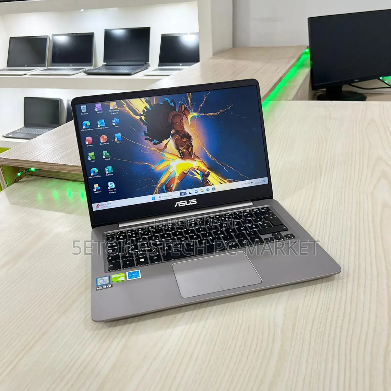 Nouveau Asus ZenBook 3 Deluxe UX490UA 8GB Intel Core i7 SSD 1T