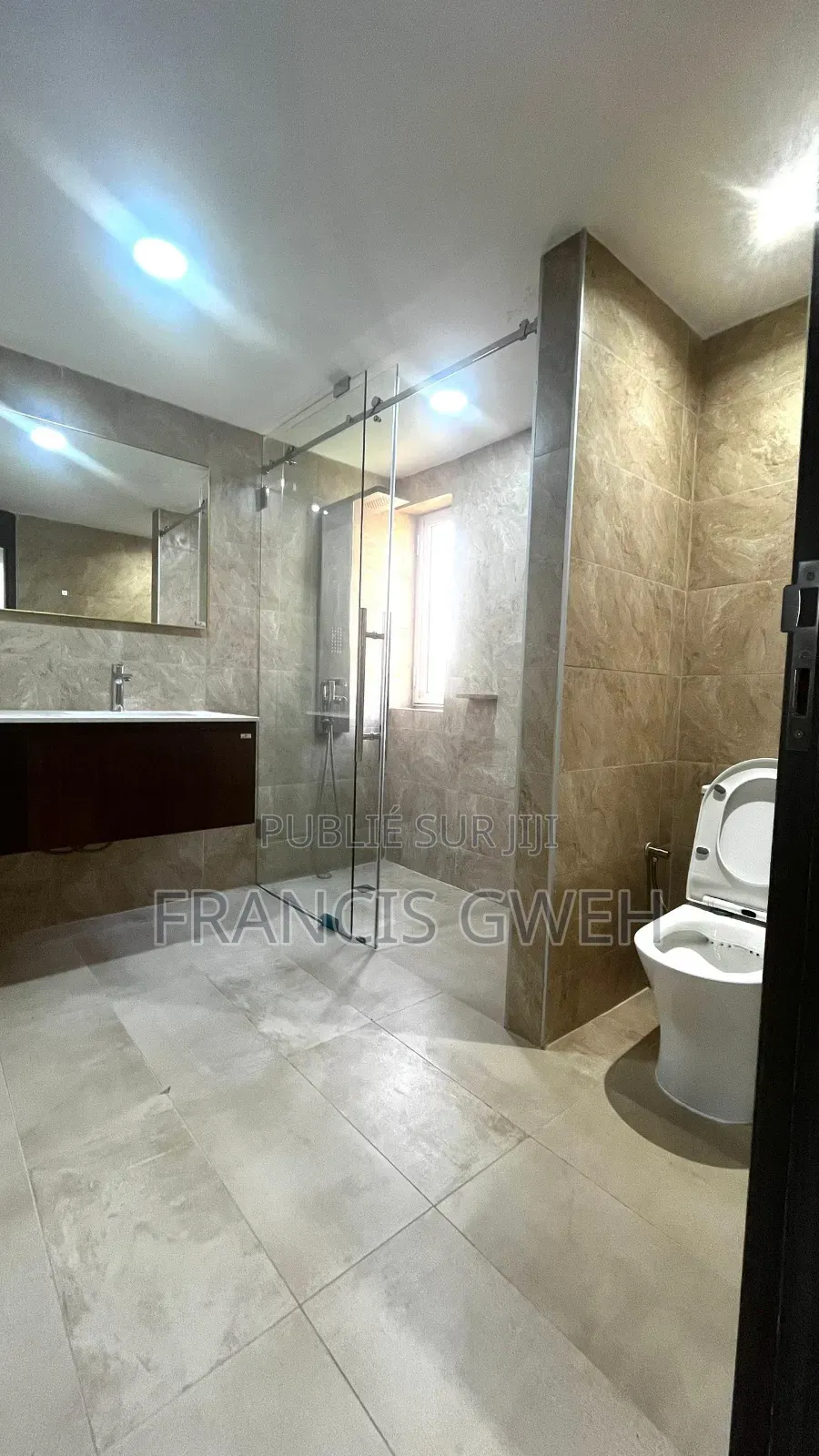 3chbre Appartement dans Francis Gweh, Cocody à Louer