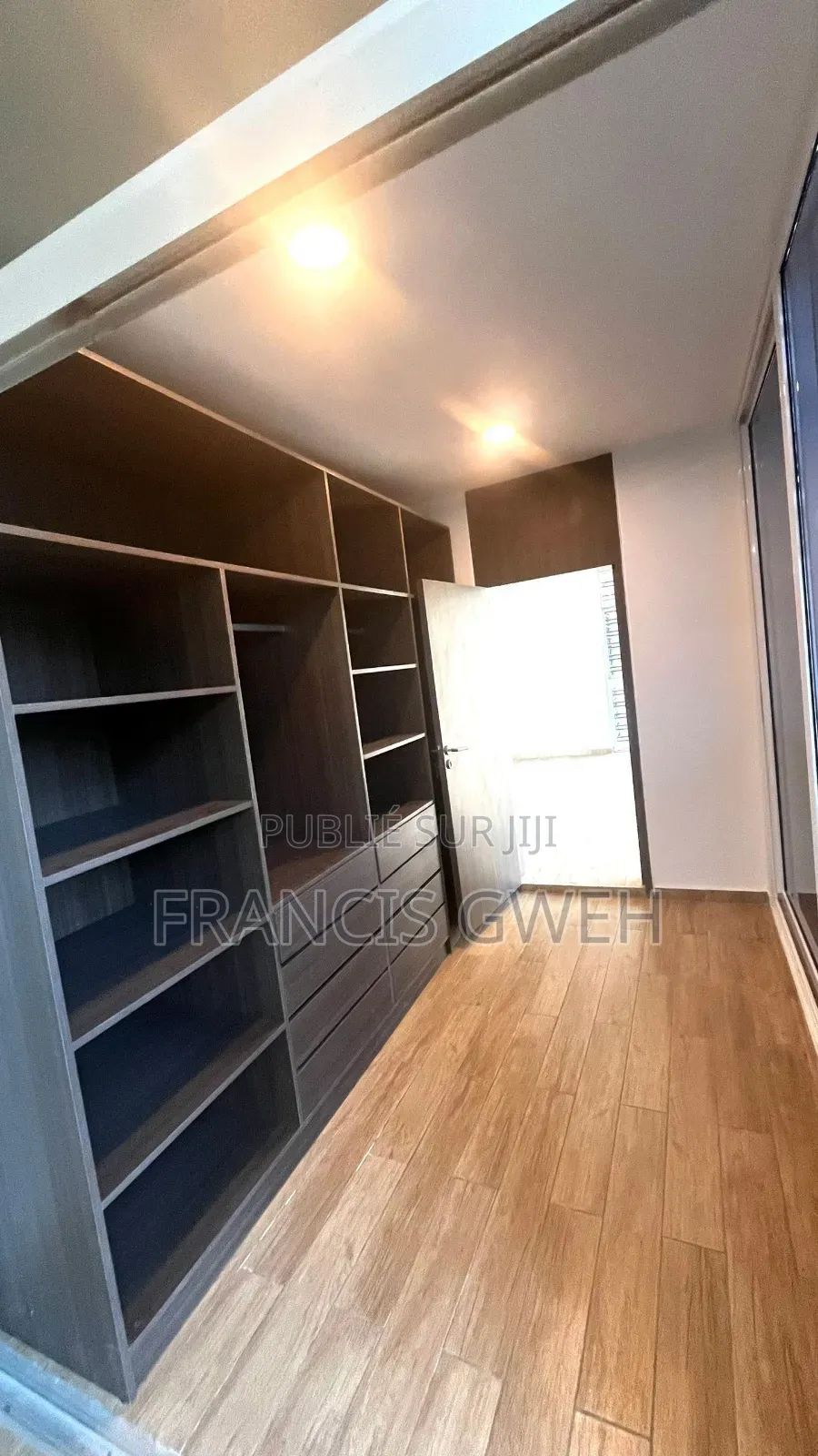 3chbre Appartement dans Francis Gweh, Cocody à Louer