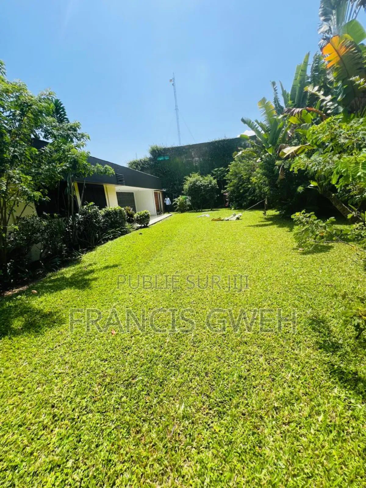 5chbre Villa dans Francis Gweh, Cocody à Vendre