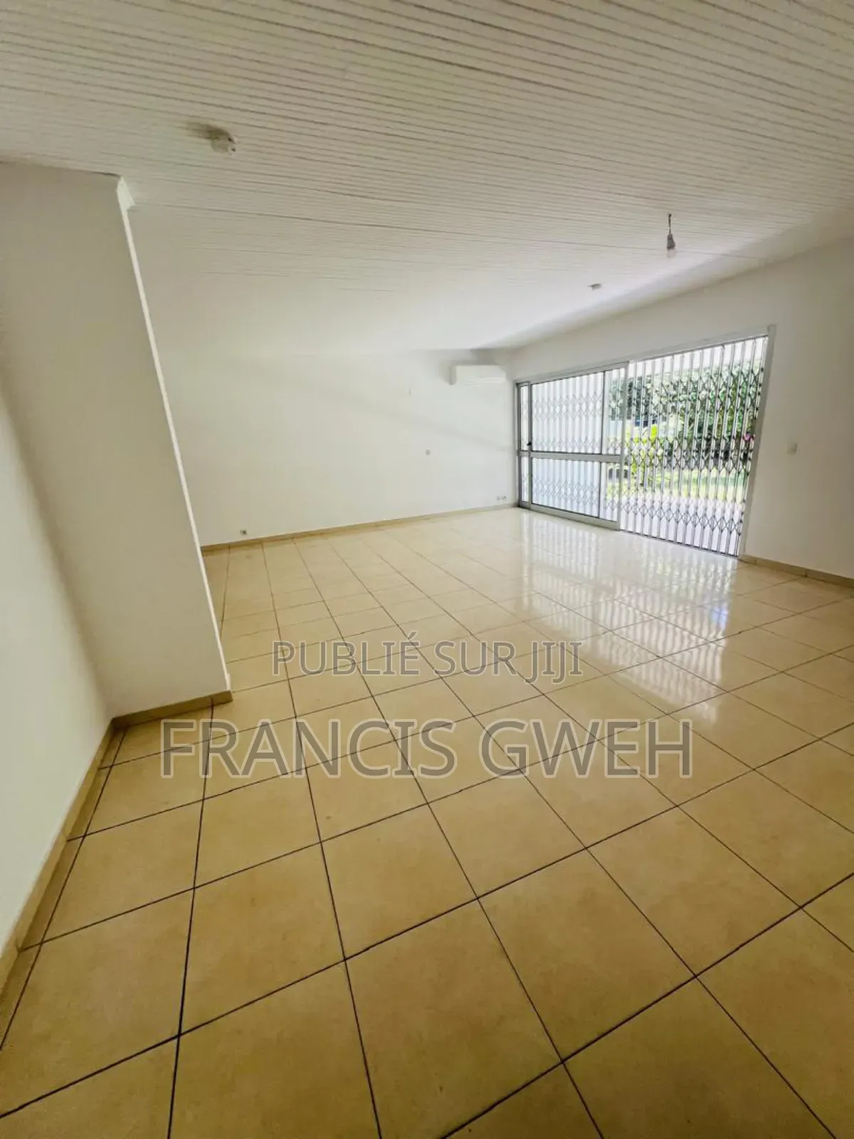 5chbre Villa dans Francis Gweh, Cocody à Vendre