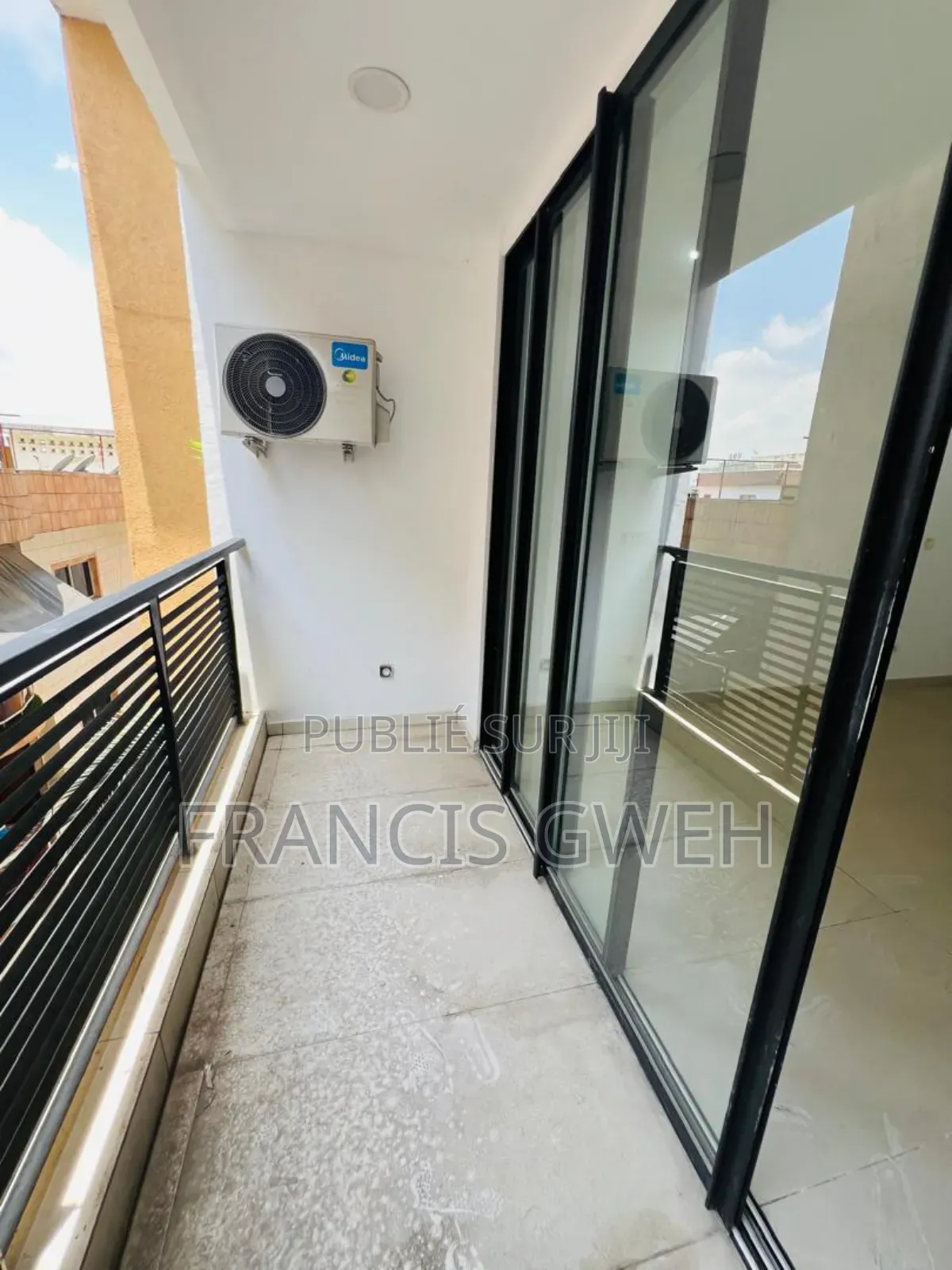 4chbre Appartement dans Francis Gweh, Cocody à Louer