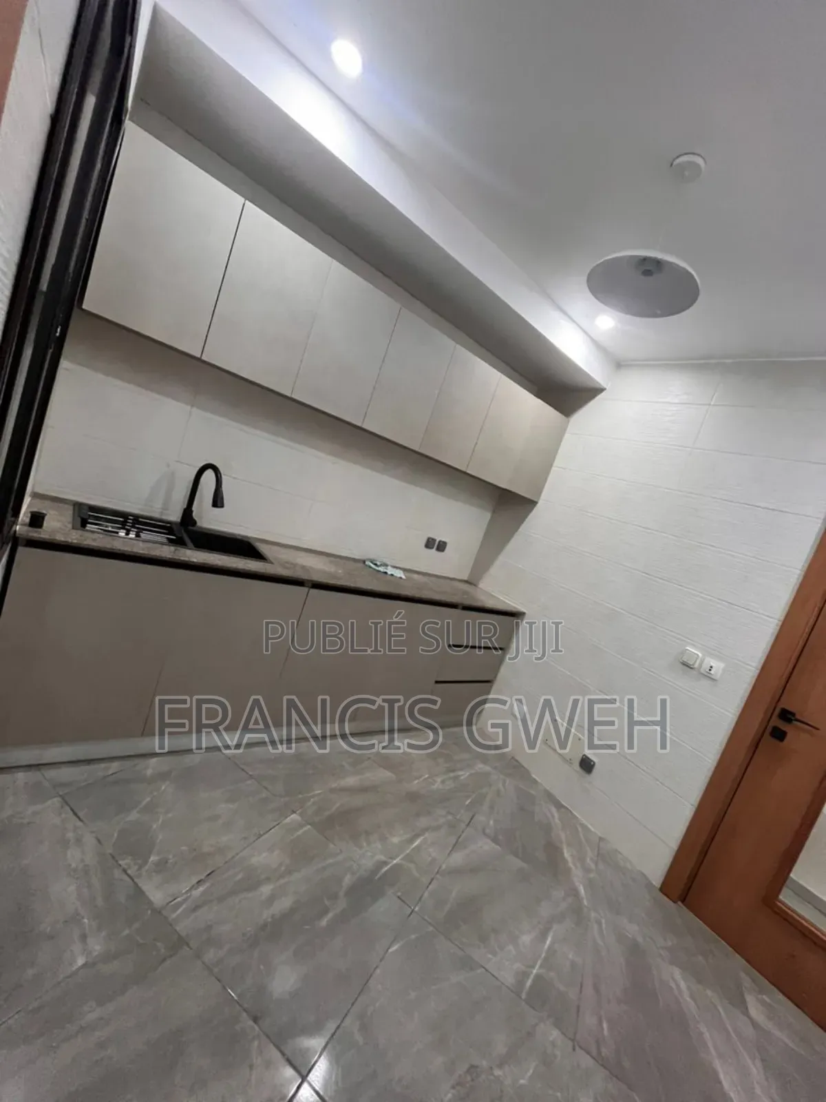 2chbre Appartement dans Francis Gweh, Cocody à Louer