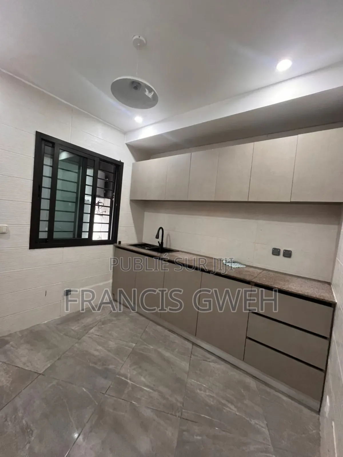 2chbre Appartement dans Francis Gweh, Cocody à Louer