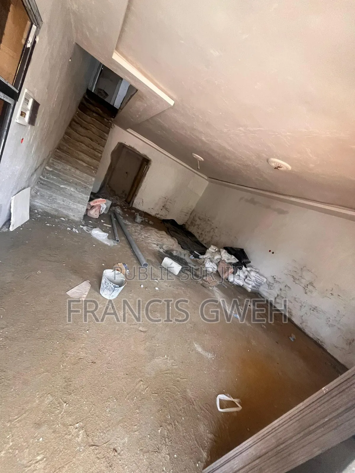 4chbre Duplex Dans Francis Gweh, Cocody À Vendre