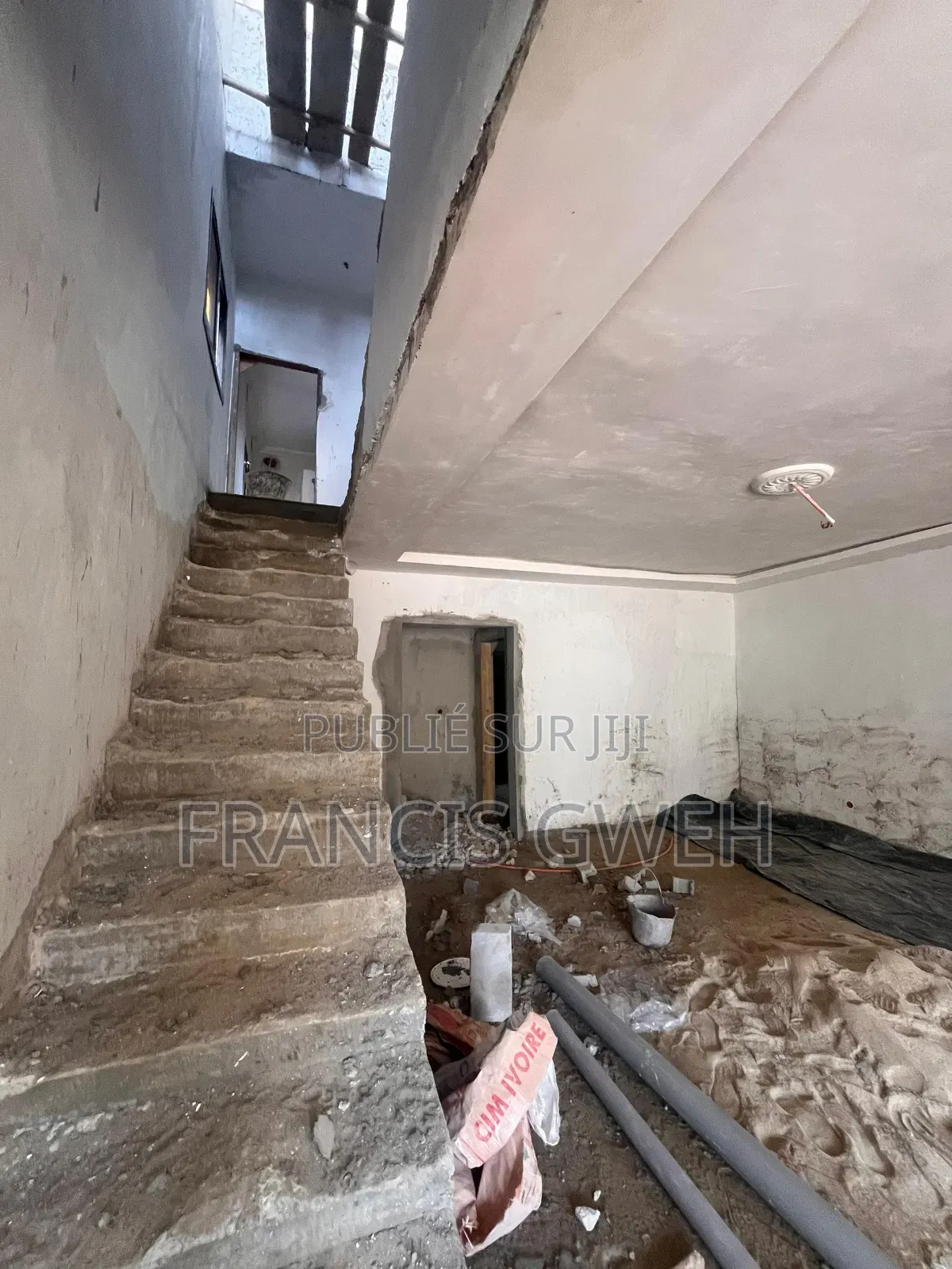 4chbre Duplex Dans Francis Gweh, Cocody À Vendre