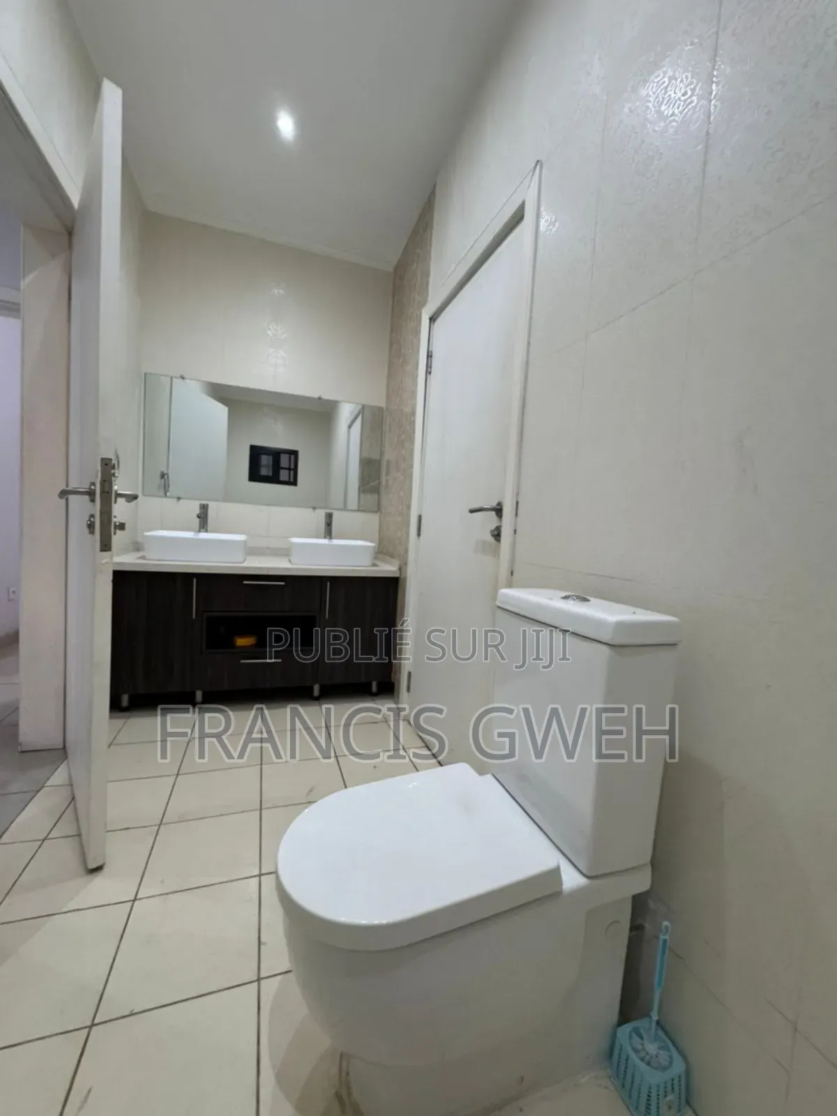 3chbre Villa dans Francis Gweh, Cocody à Vendre