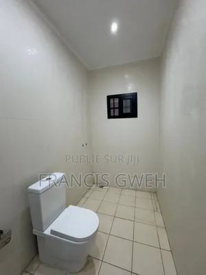 3chbre Villa dans Francis Gweh, Cocody à Vendre