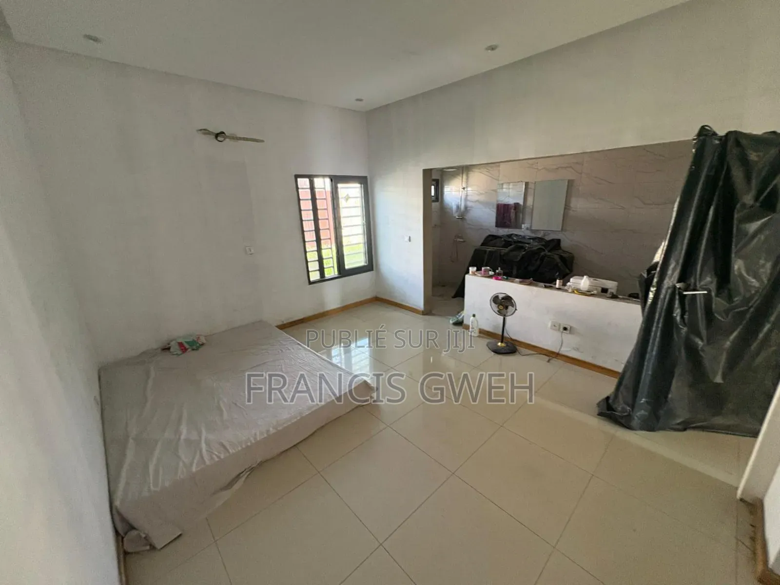 3chbre Villa dans Francis Gweh, Cocody à Vendre
