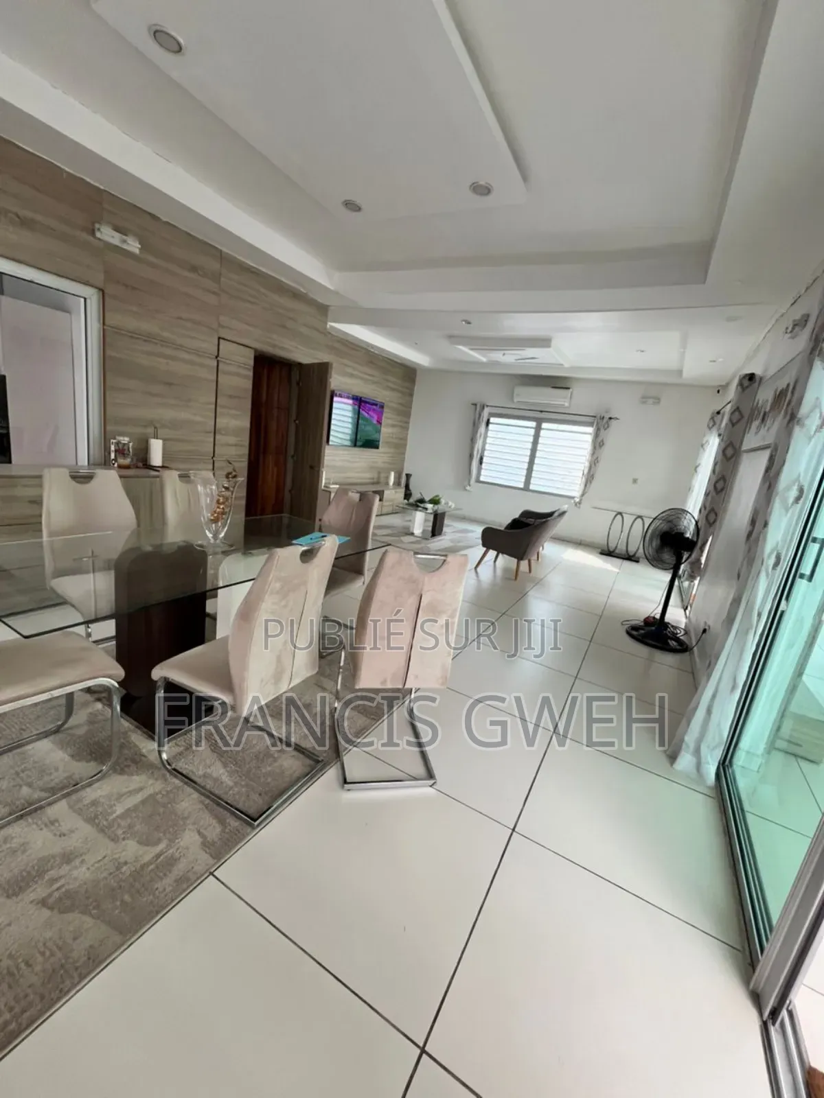 4chbre Villa dans Francis Gweh, Cocody à Louer