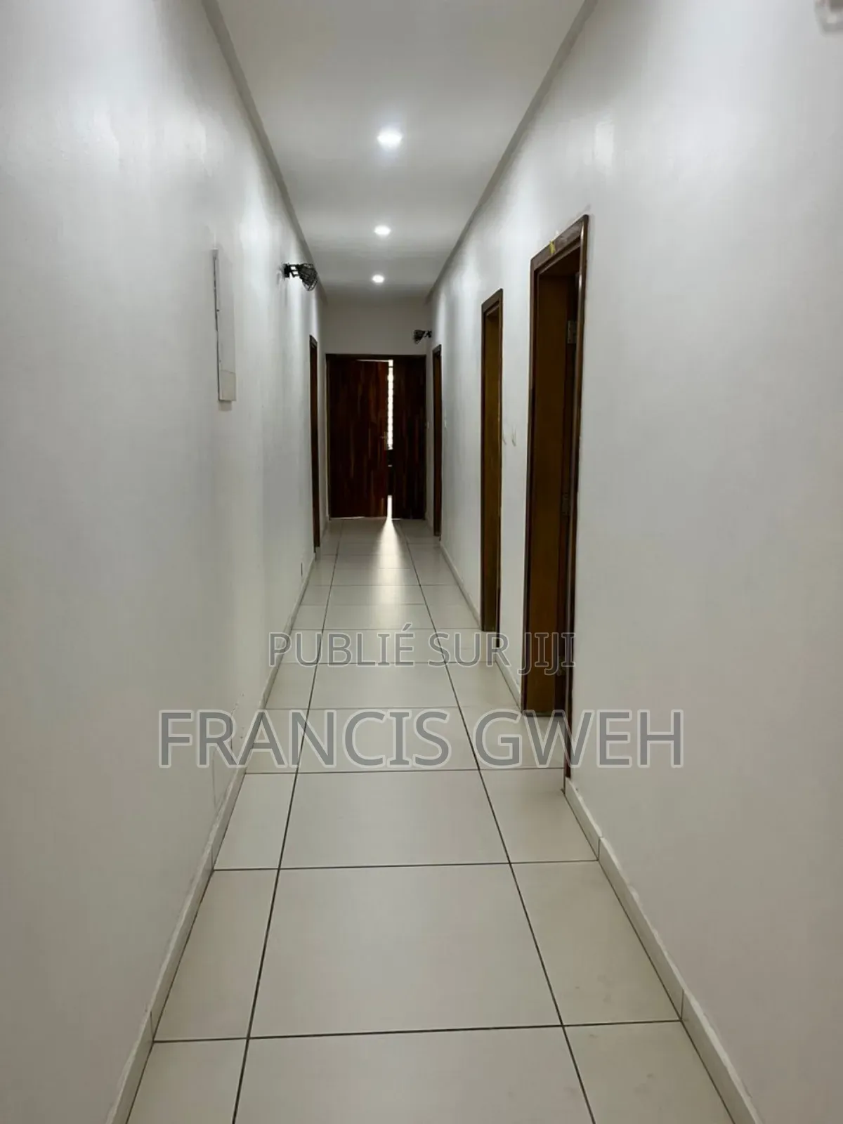 4chbre Villa dans Francis Gweh, Cocody à Louer