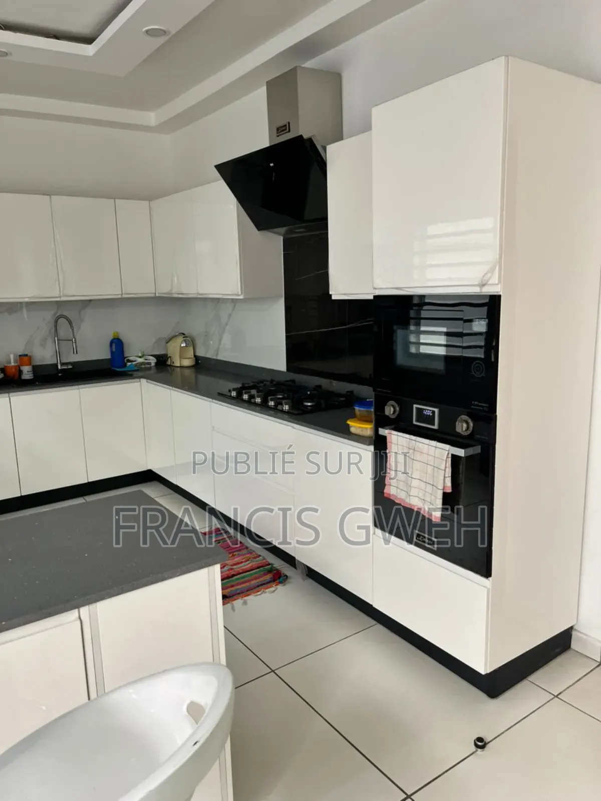 4chbre Villa dans Francis Gweh, Cocody à Louer