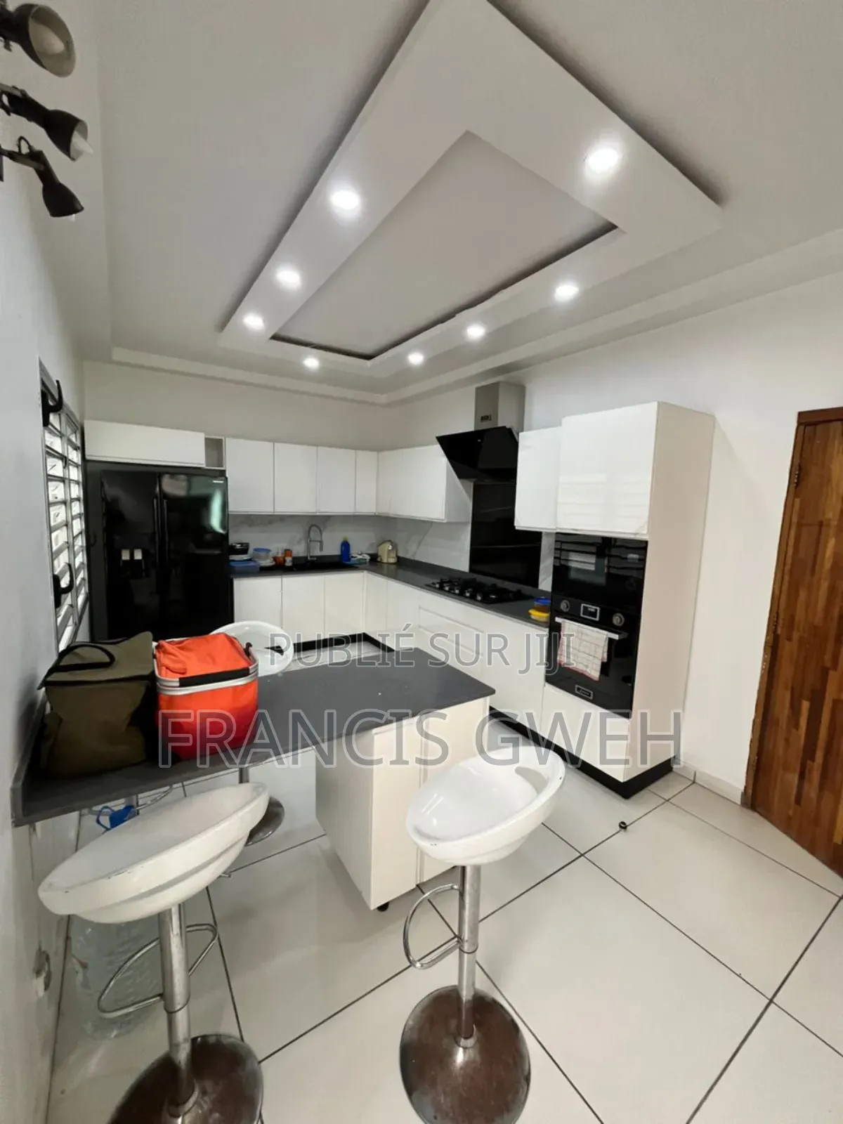 4chbre Villa dans Francis Gweh, Cocody à Louer