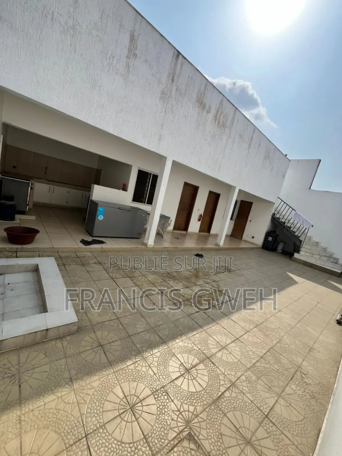 4chbre Villa dans Francis Gweh, Cocody à Louer