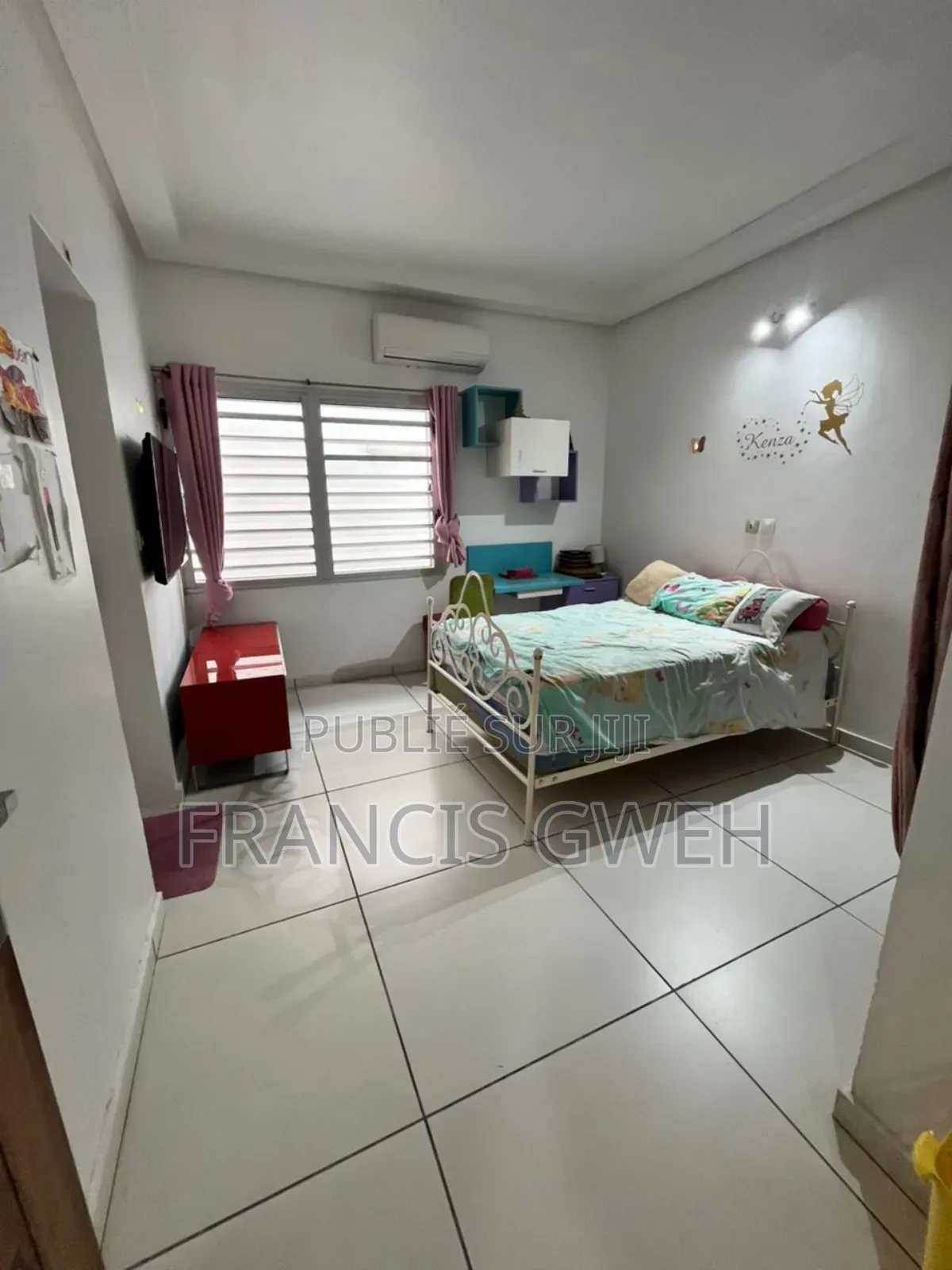 4chbre Villa dans Francis Gweh, Cocody à Louer