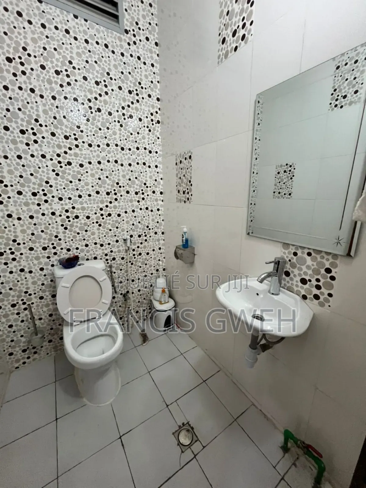 4chbre Villa dans Francis Gweh, Cocody à Louer