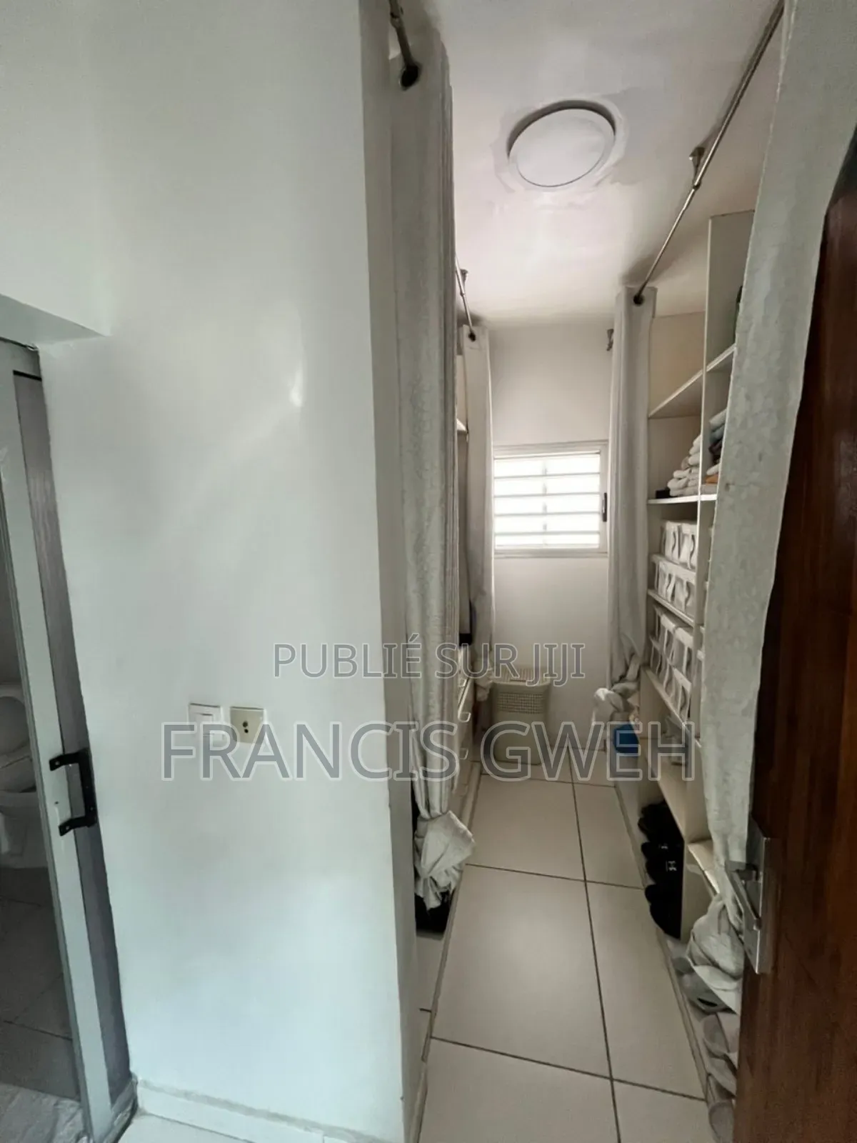 4chbre Villa dans Francis Gweh, Cocody à Louer