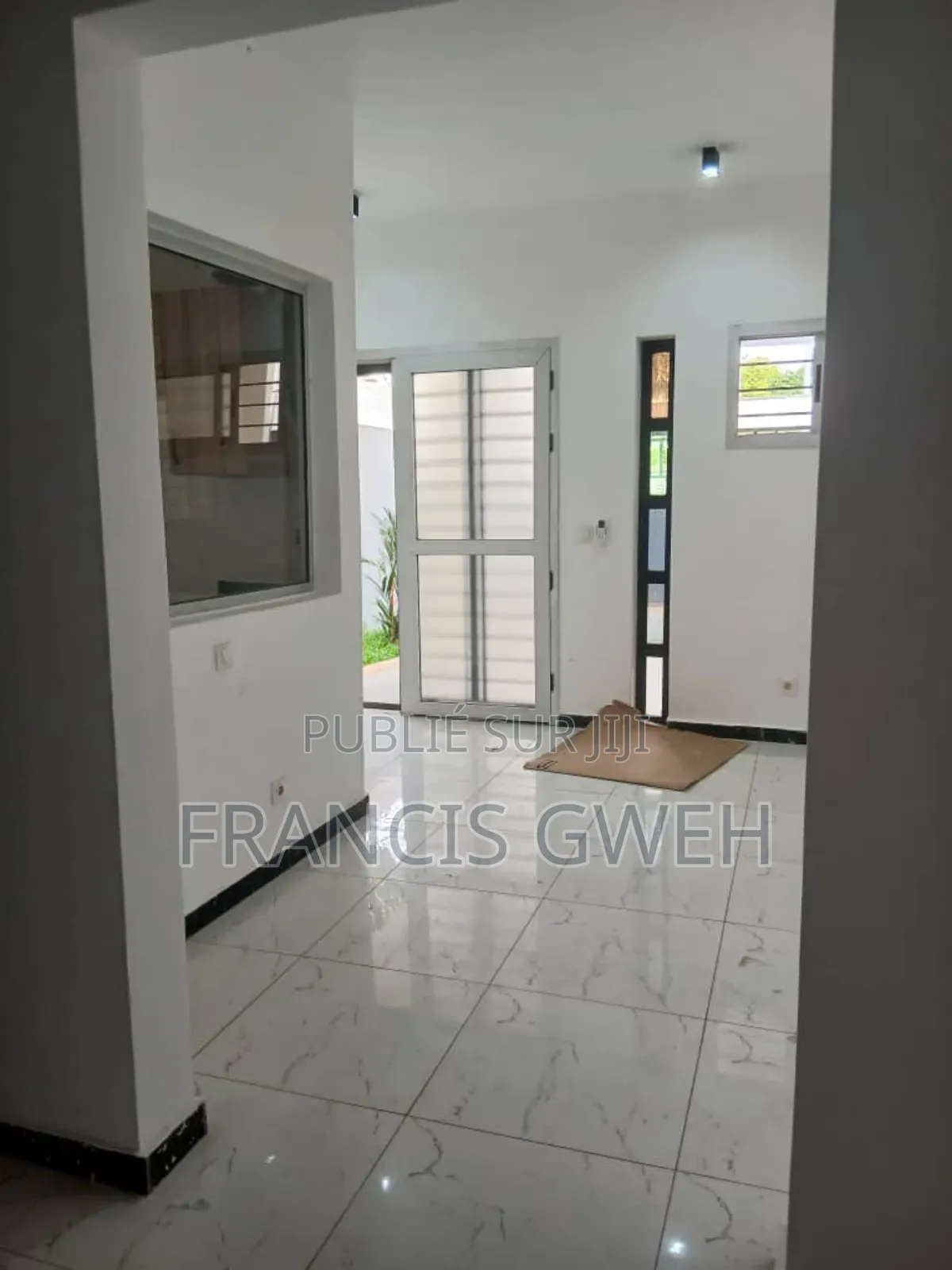 2chbre Appartement dans Francis Gweh, Cocody à Louer
