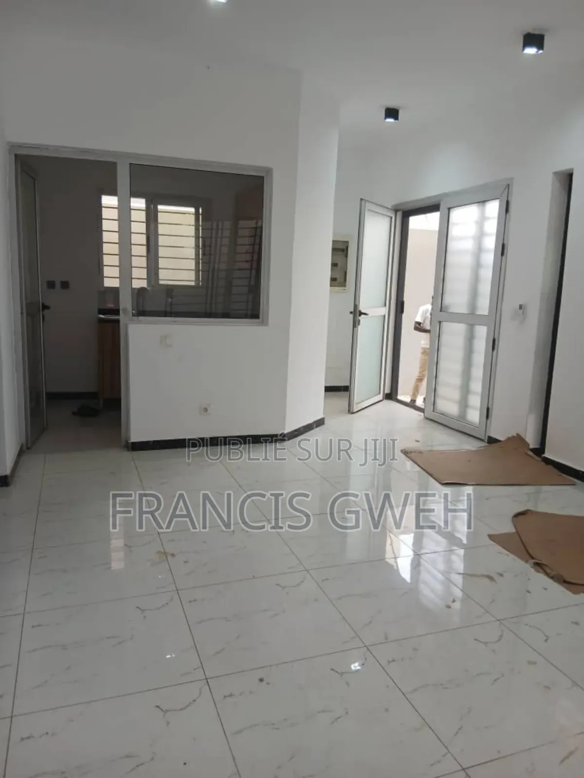 2chbre Appartement dans Francis Gweh, Cocody à Louer