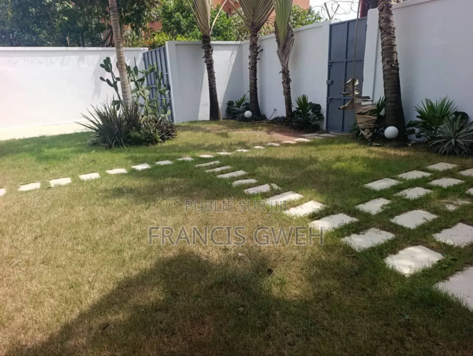 3chbre Villa dans Francis Gweh, Cocody à Louer