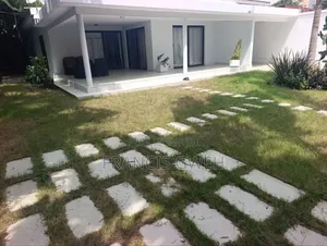 3chbre Villa dans Francis Gweh, Cocody à Louer