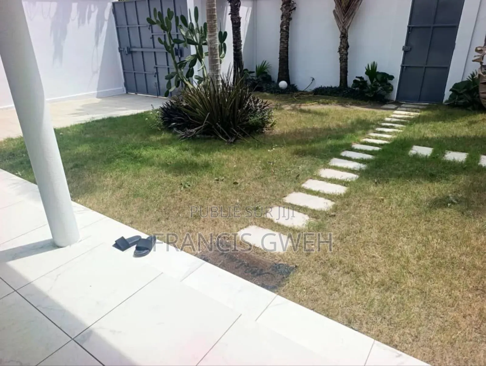 3chbre Villa dans Francis Gweh, Cocody à Louer