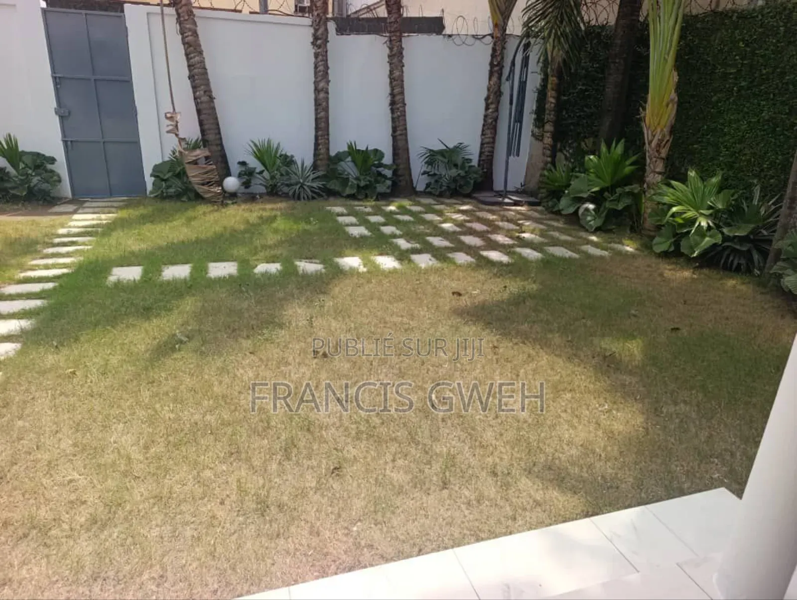 3chbre Villa dans Francis Gweh, Cocody à Louer