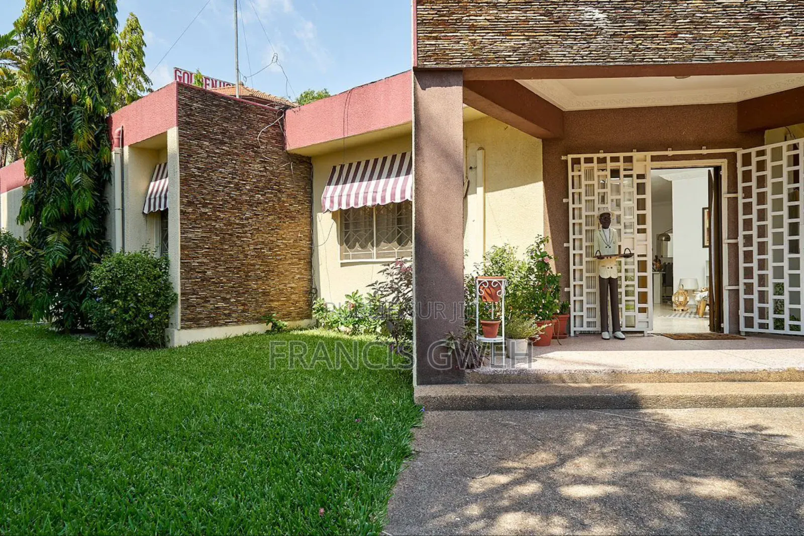 5chbre Villa dans Francis Gweh, Cocody à Louer