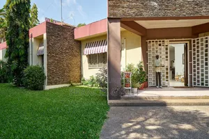 5chbre Villa dans Francis Gweh, Cocody à Louer