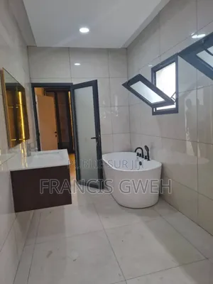 5chbre Duplex dans Francis Gweh, Cocody à Louer