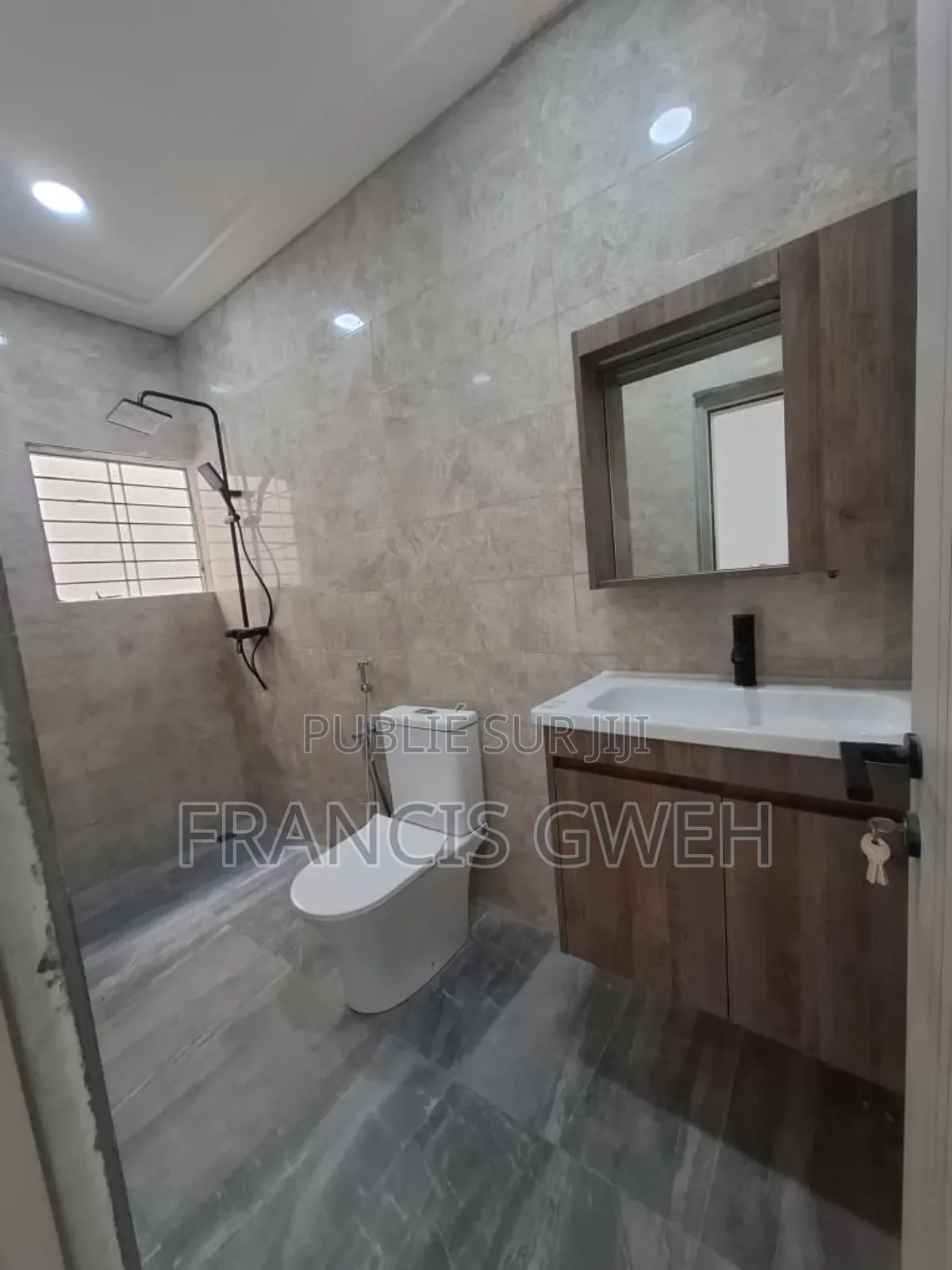 5chbre Duplex dans Francis Gweh, Cocody à Louer