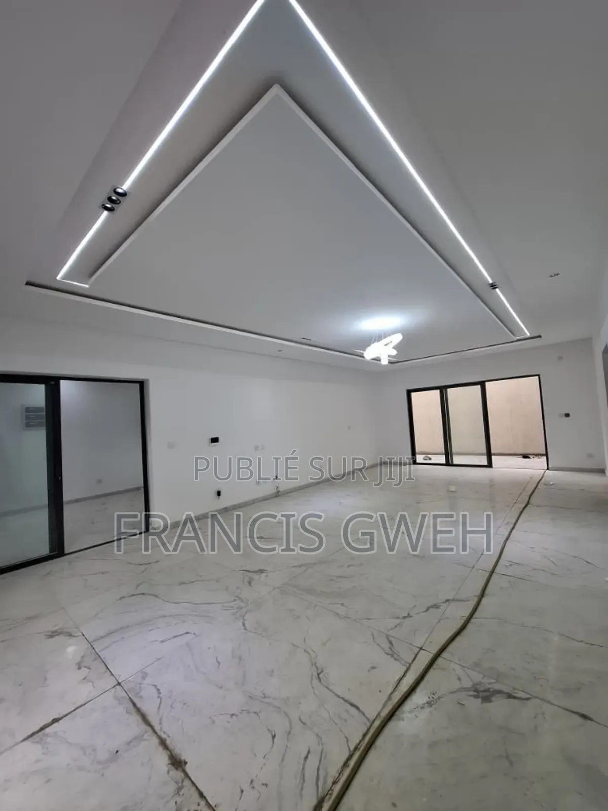 5chbre Duplex dans Francis Gweh, Cocody à Louer