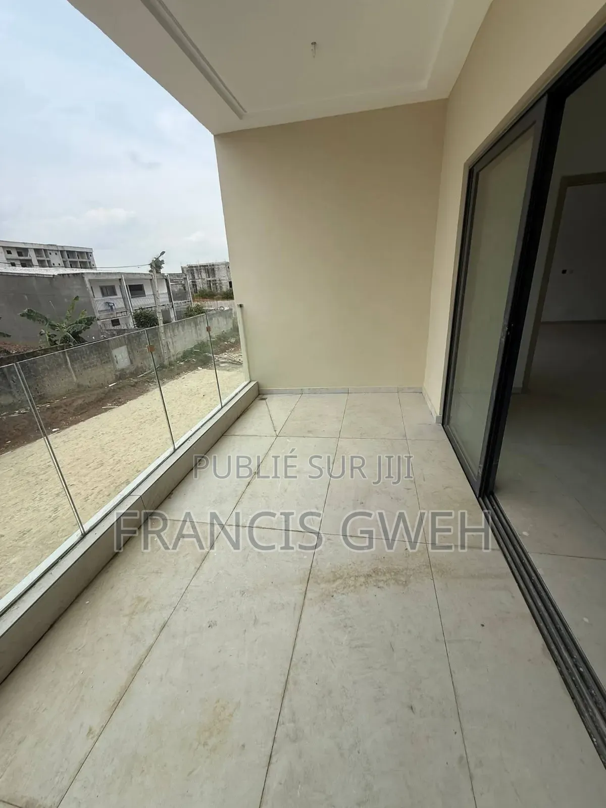 5chbre Duplex dans Francis Gweh, Cocody à Louer