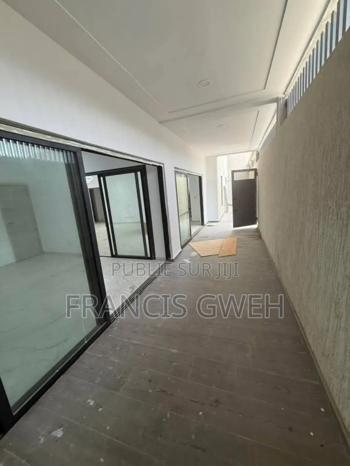 5chbre Duplex dans Francis Gweh, Cocody à Louer