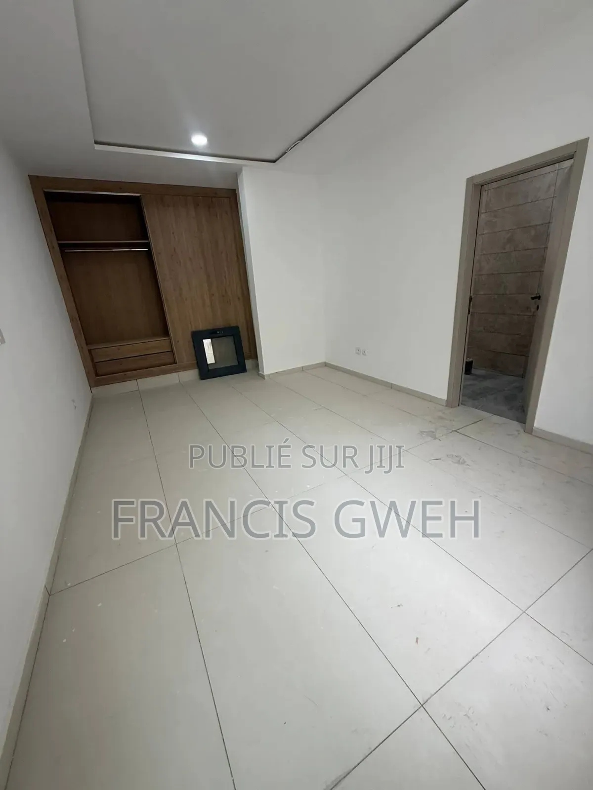 5chbre Duplex dans Francis Gweh, Cocody à Louer