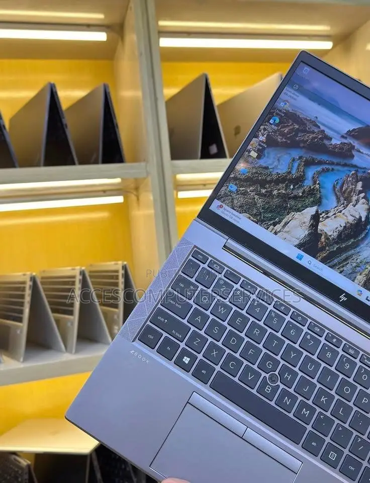 Ordinateur portable HP ZBook Firefly G8 16GB Intel Core i5 SSD 512GB