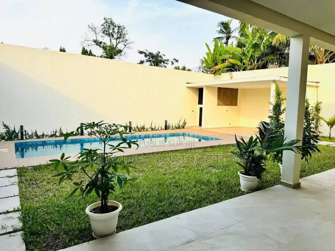 3chbre Villa dans Cocody à Louer