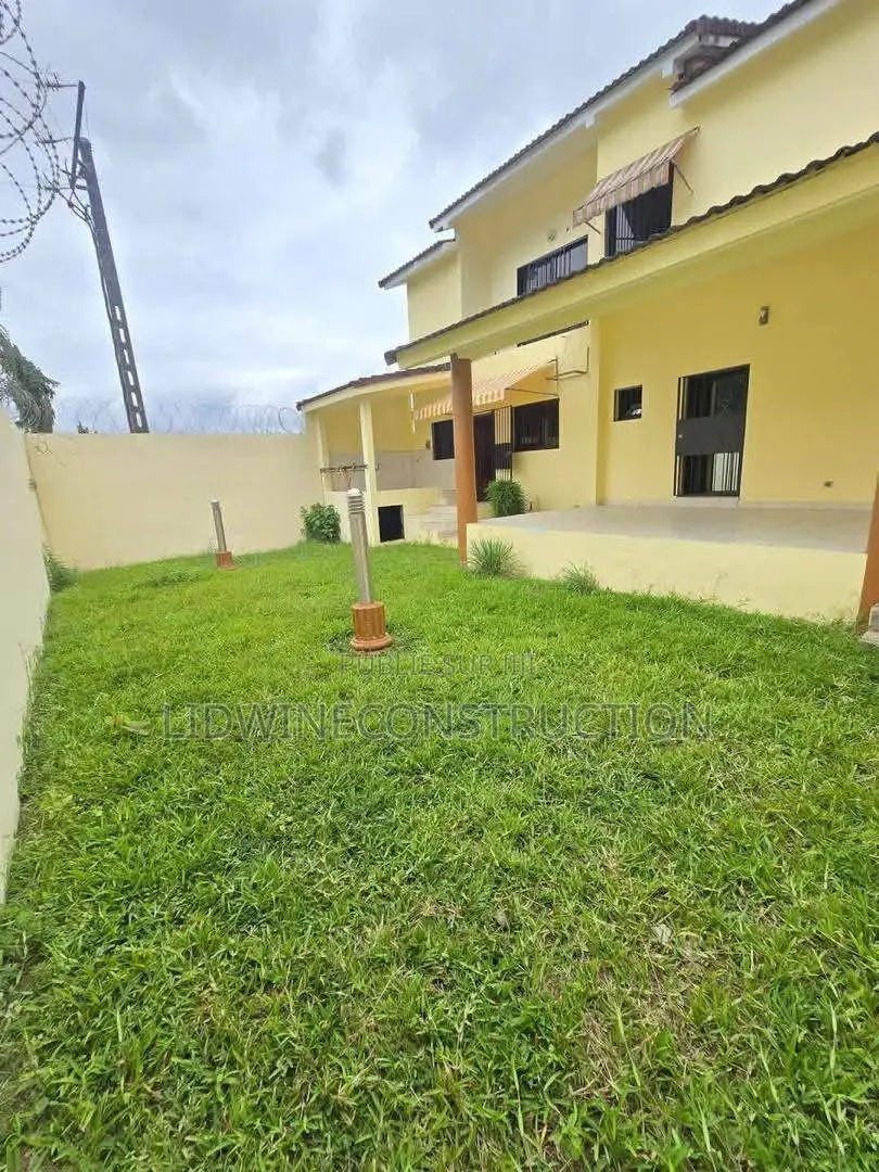 3chbre Villa dans Cocody à Louer