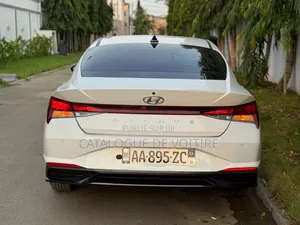 Hyundai Avante 2022 Blanc