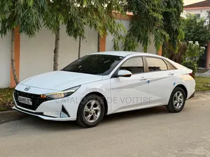 Hyundai Avante 2022 Blanc