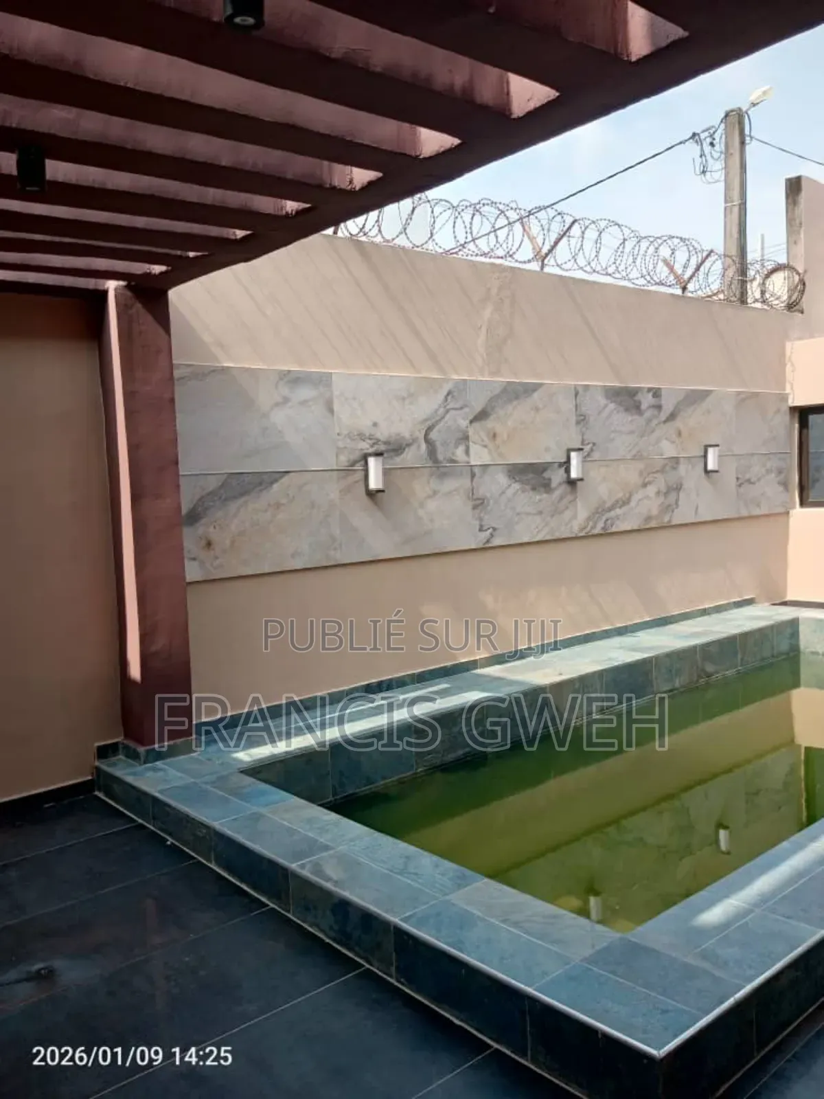 5chbre Duplex dans Francis Gweh, Cocody à Vendre