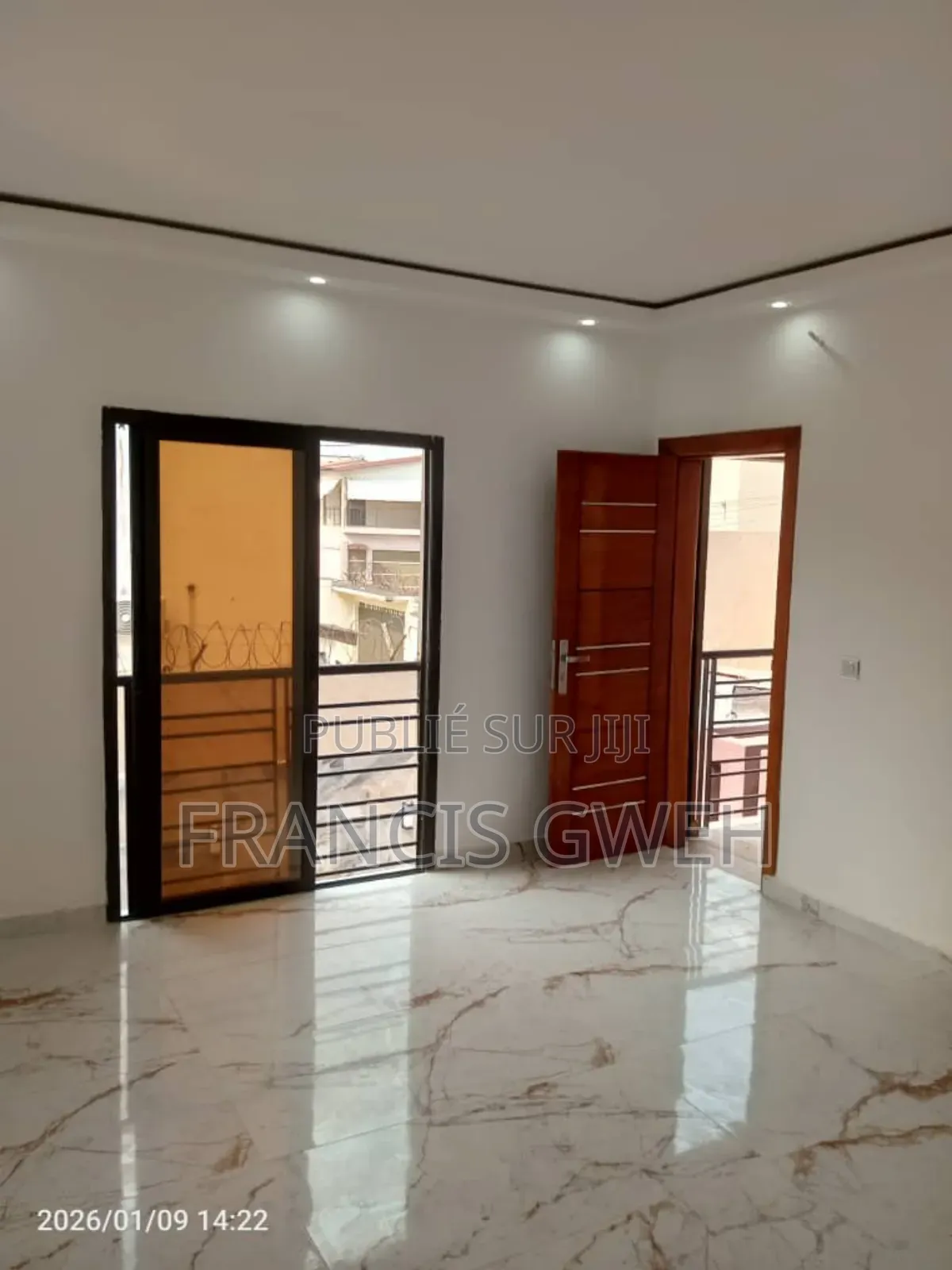 5chbre Duplex dans Francis Gweh, Cocody à Vendre