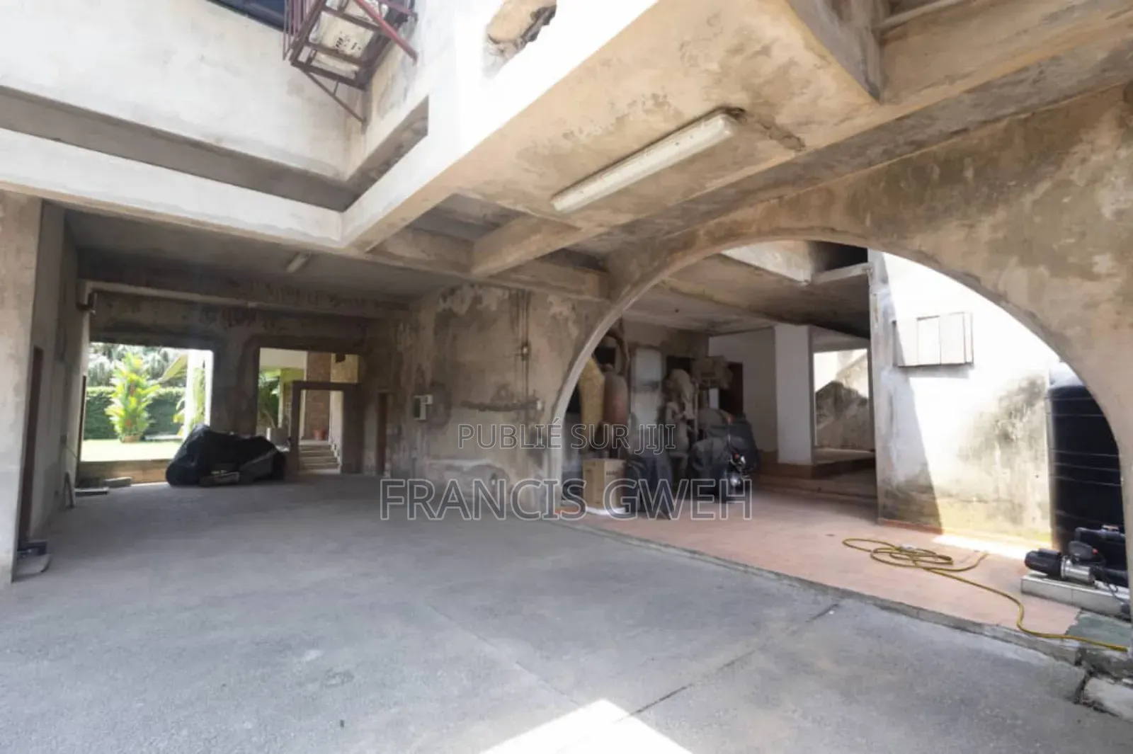 9chbre Duplex dans Francis Gweh, Cocody à Vendre