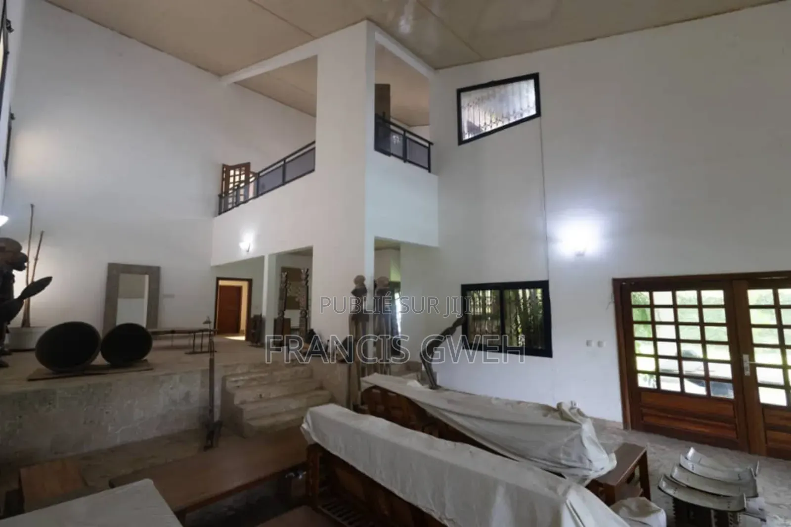 9chbre Duplex dans Francis Gweh, Cocody à Vendre