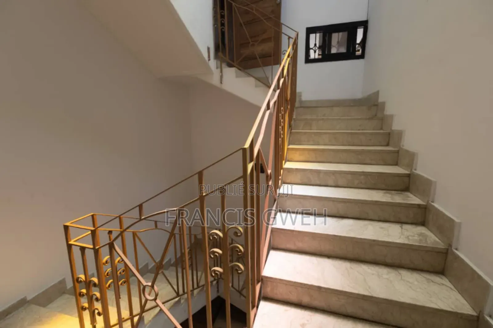 9chbre Duplex dans Francis Gweh, Cocody à Vendre