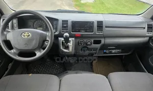 Toyota HiAce 2016 Blanc