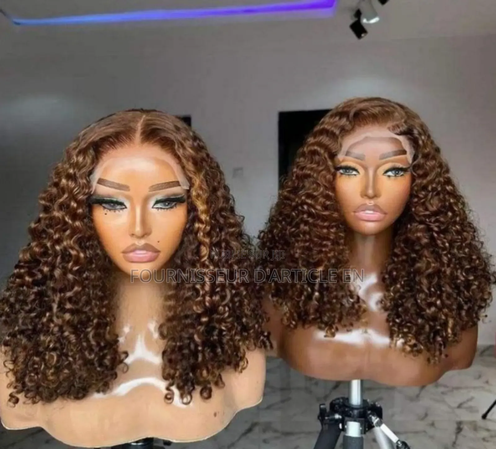 Perruques en Dentelle Longues Et Bouclées.