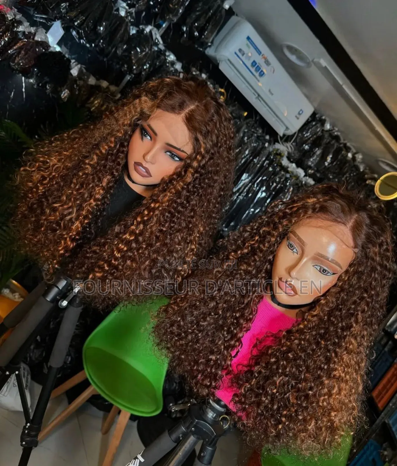 Perruques en Dentelle Longues Et Bouclées.