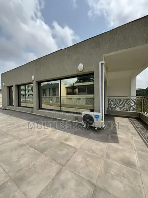 6chbre Villa dans Ismael Coulibaly, Cocody à Vendre