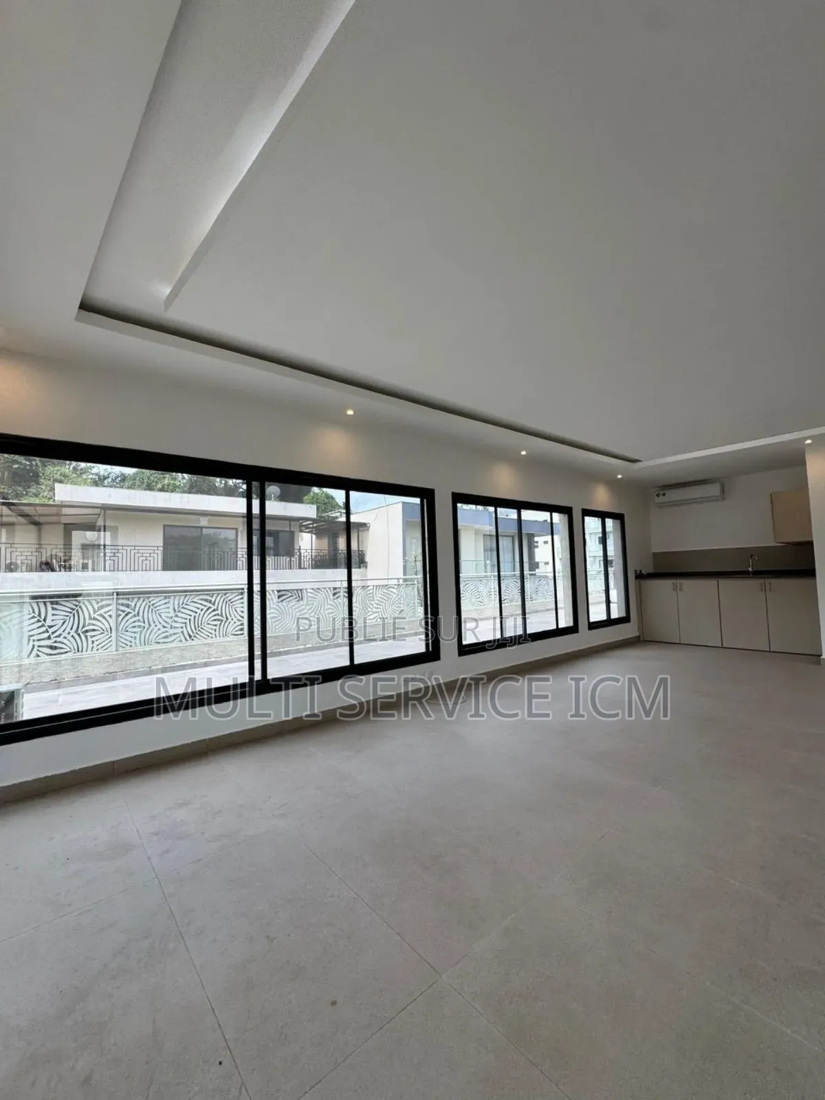 6chbre Villa dans Ismael Coulibaly, Cocody à Vendre